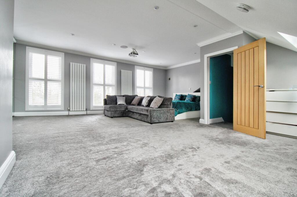 3-bed detached on North Road, Romford, RM4, £775,000