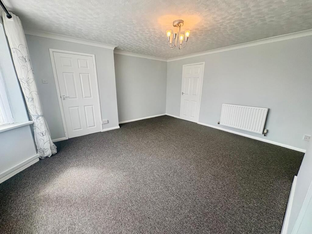 House in Nottingham, Clifton - View 5