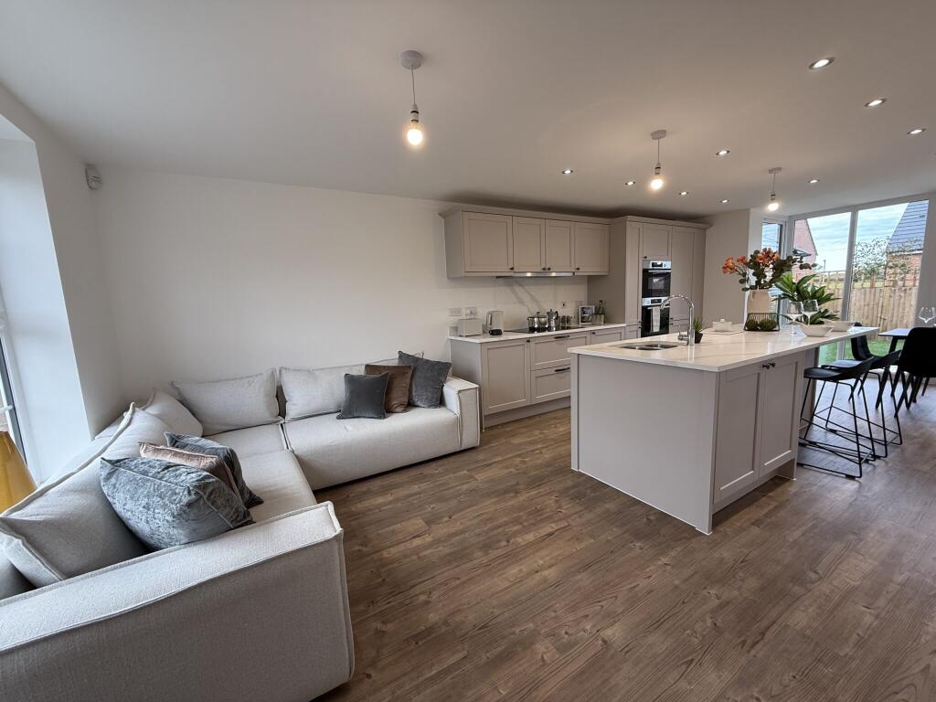 7 Blackbird Road,
Fleckney,
Leicestershire,
LE8 8EU
  photo 3