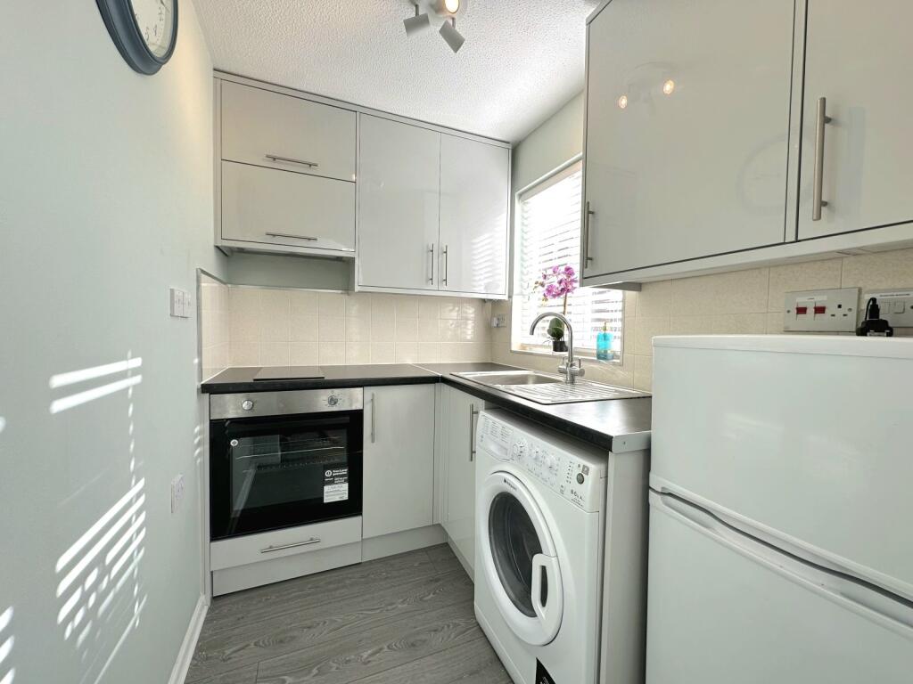 Oriental Road, Woking, Surrey, GU22 photo 2