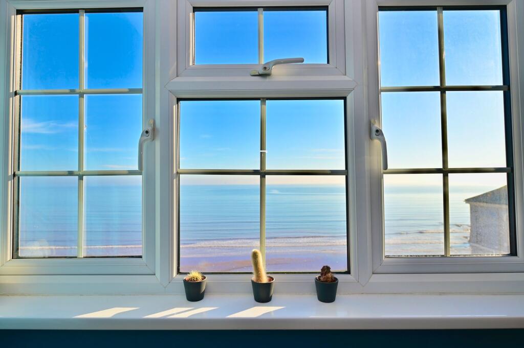 Main image of property: West Cliff, Dawlish, EX7