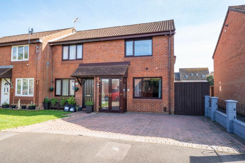 2-bed house on Danehurst Place, Andover, SP10, £308,000