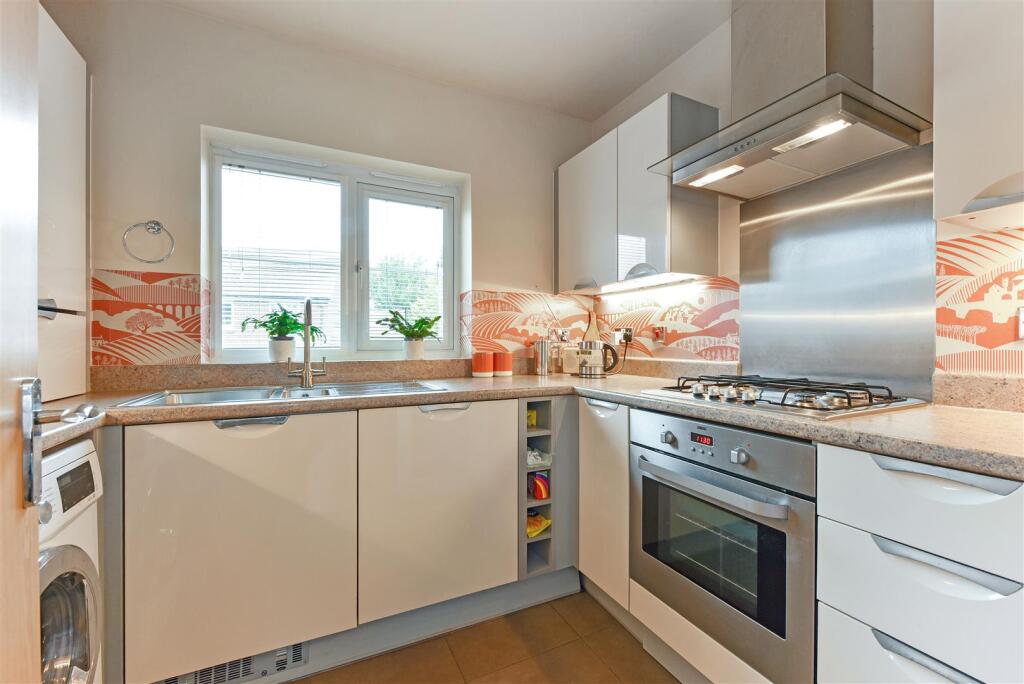 Apartment in Chichester, Fishbourne - View 2