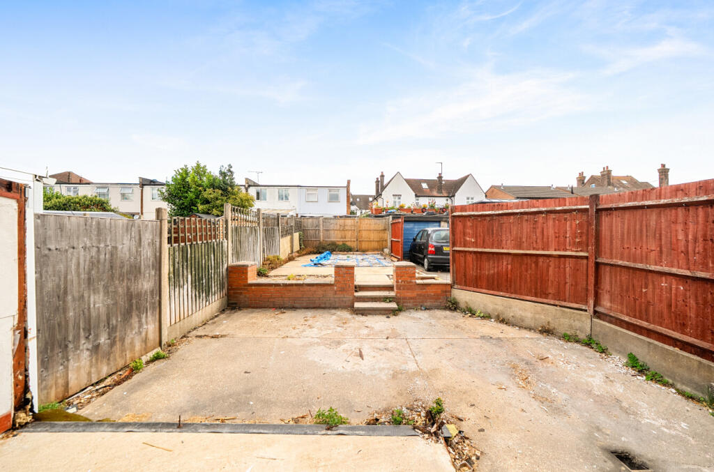 House in Dunstable, Central Bedfordshire - View 5
