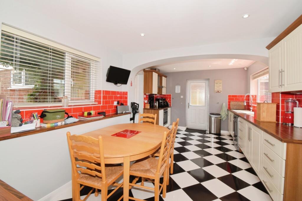 Maidwell Close, Wigston, Leicestershire, LE18 photo 3