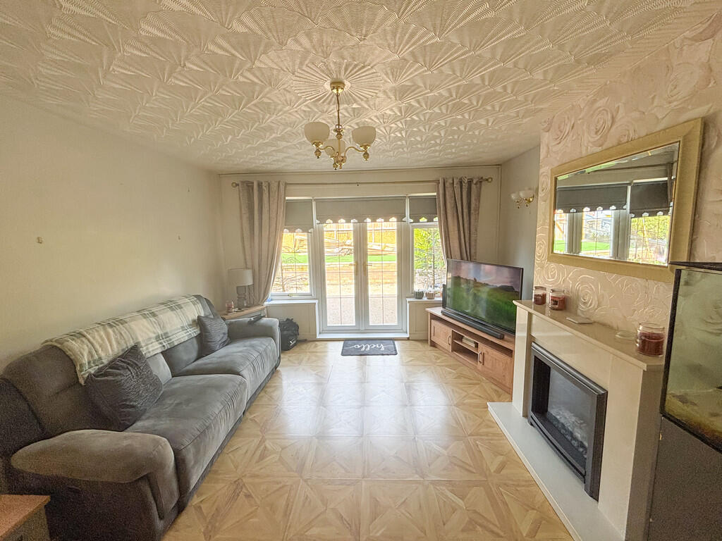 75, Hillside Park, Bargoed photo 4