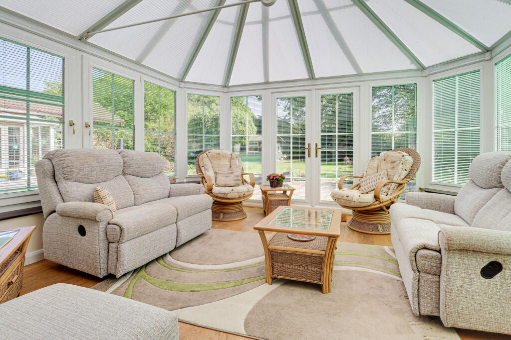 Woodland Rise, Studham, Dunstable, LU6 photo 3