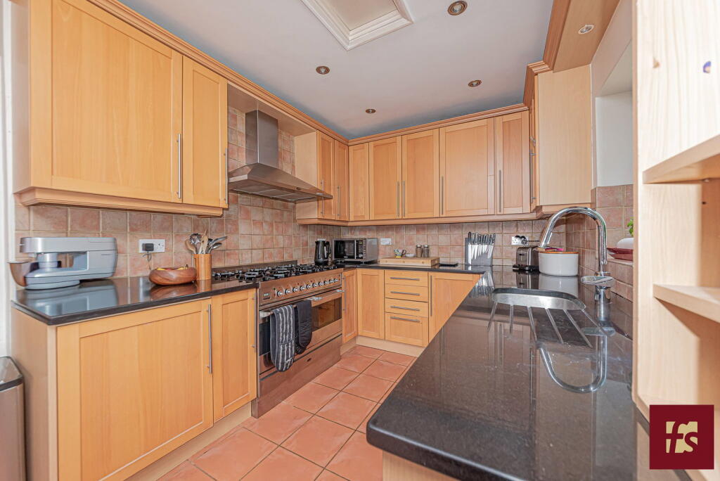 House in Crowthorne, Oakham Park, Wokingham - View 5