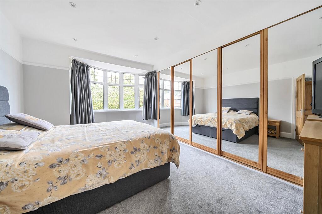 House in Bromley - More
