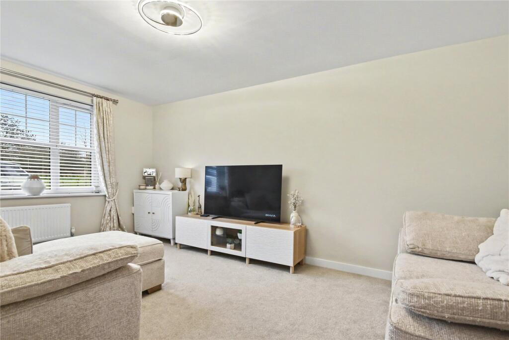 Gilmour Drive, Whittington, Worcester, Worcestershire, WR5 photo 3