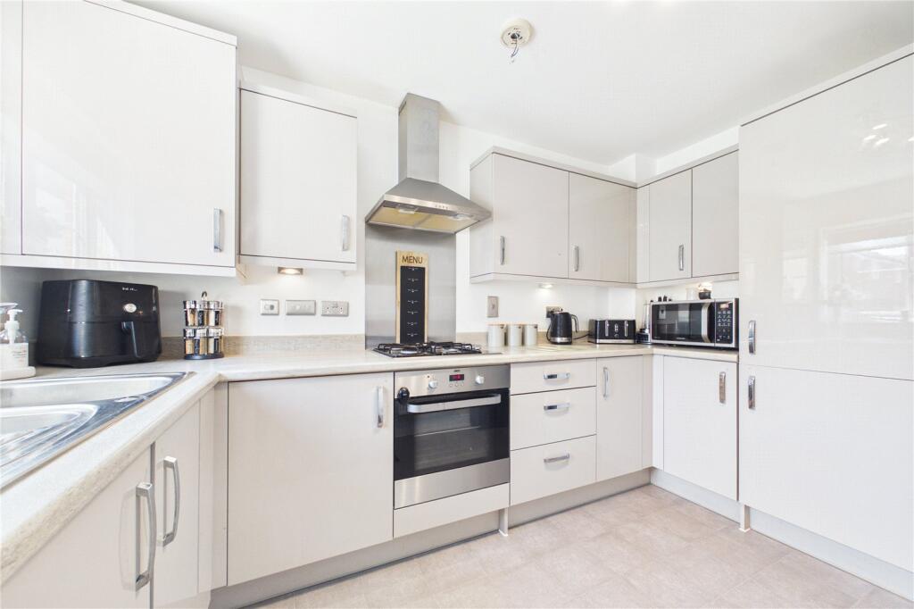 House in Basingstoke and Deane, Tadley - View 5