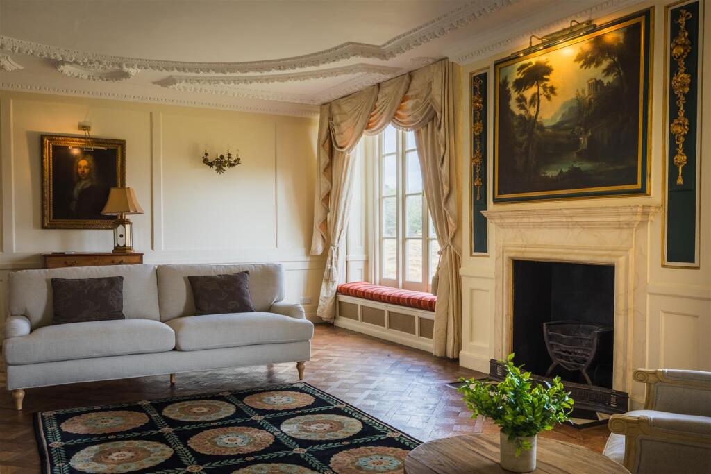 House in London, Hampton - View 5