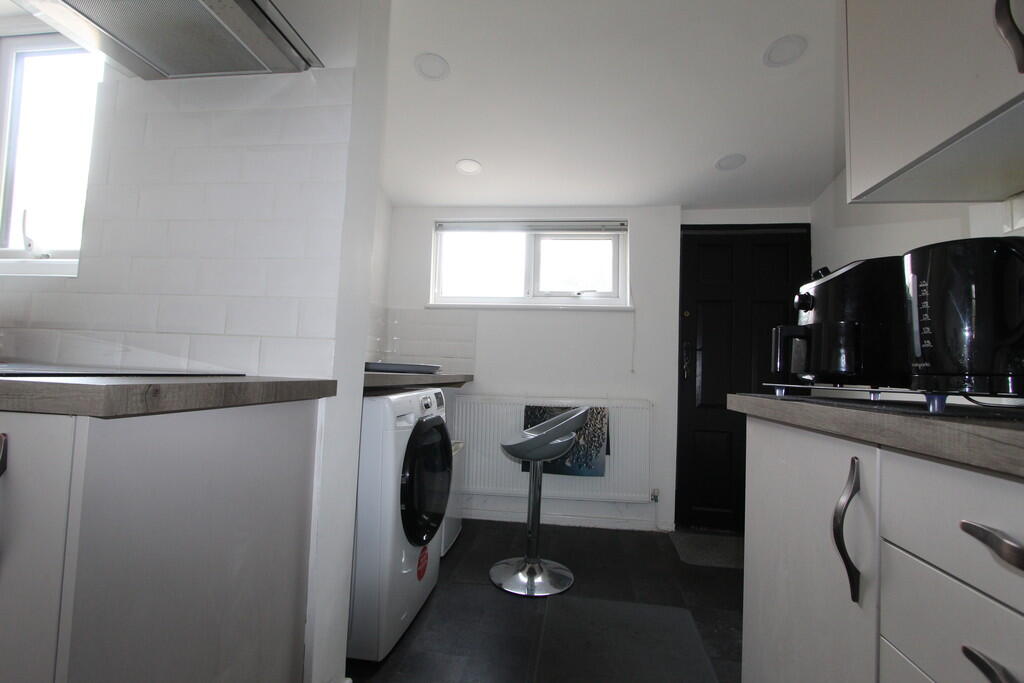 House in Treharris - View 5