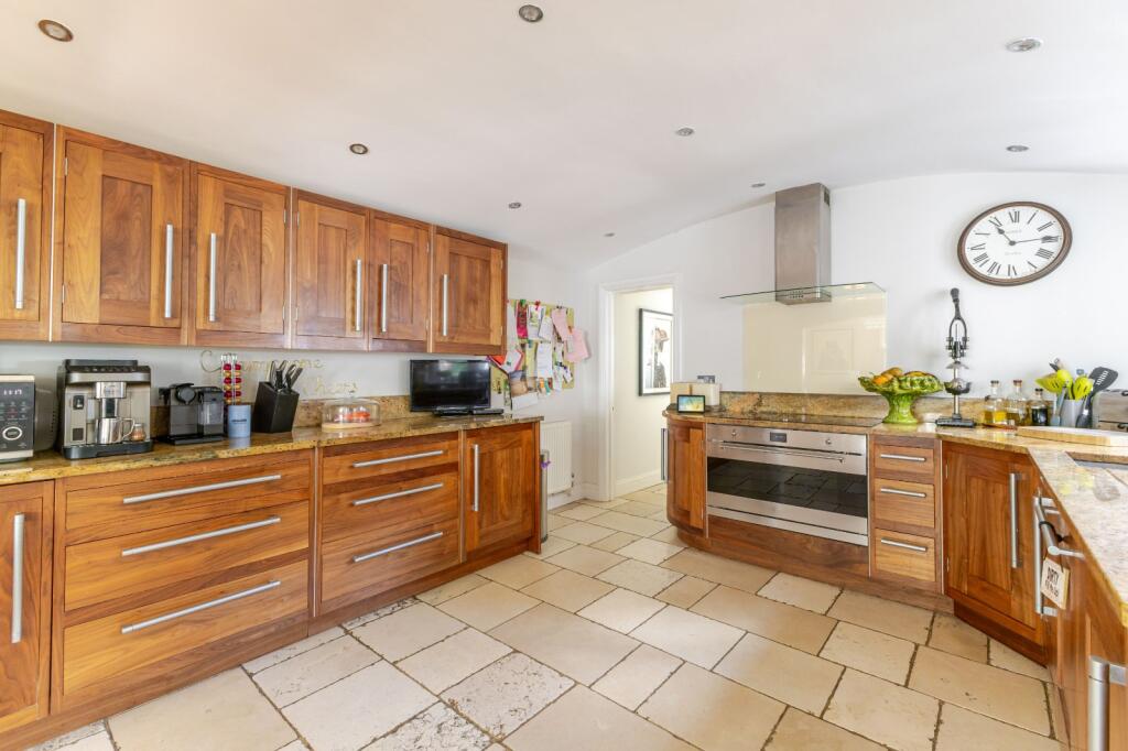 House in Lane End, Buckinghamshire - View 5