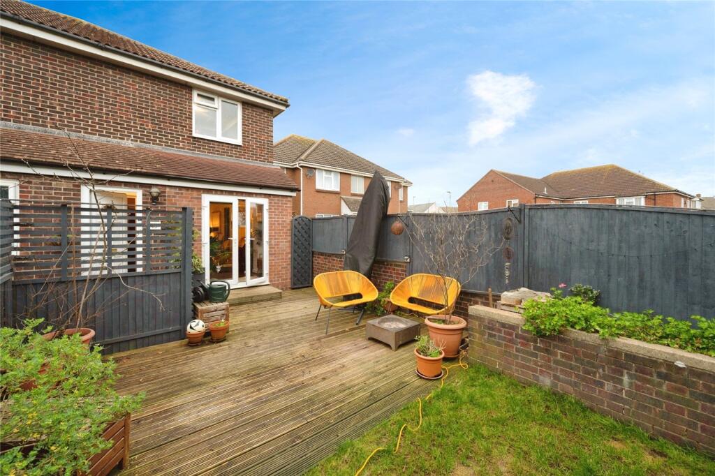 2-bed semi-detached on Elm Grove, Hayling Island, Hampshire, PO11, £270,000