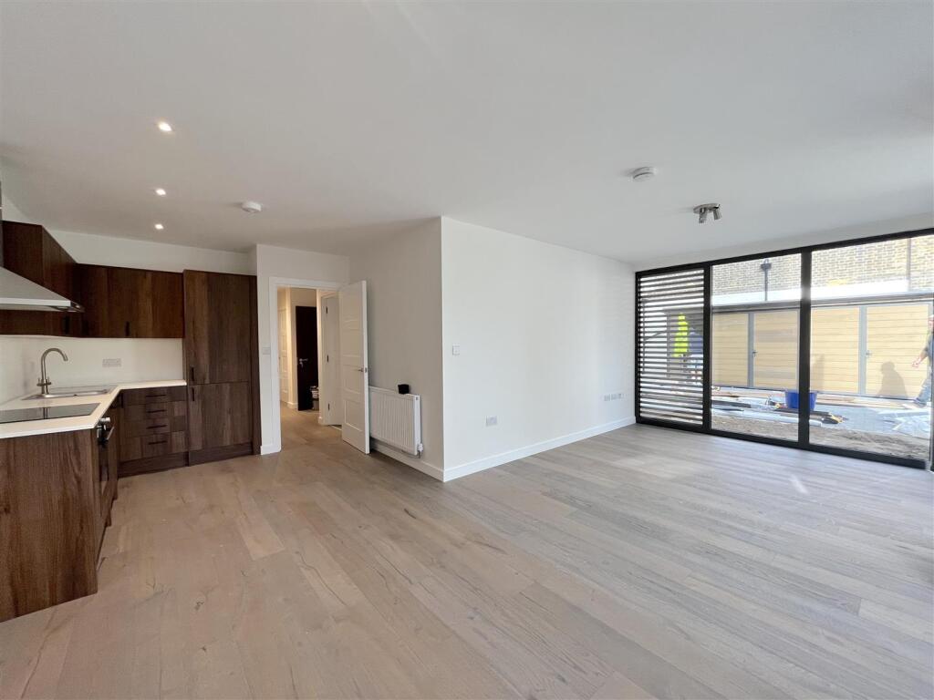 Main image of property: Green Lanes, London