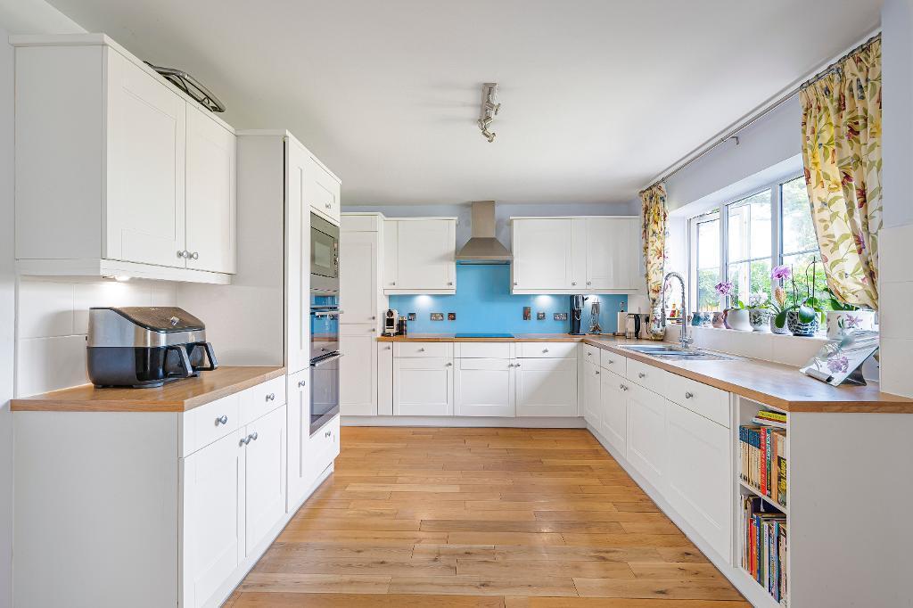 Whiteley Close, Seaford, East Sussex, BN25 4AQ photo 4
