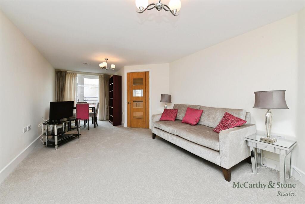 Apartment in Chelmsford - View 4