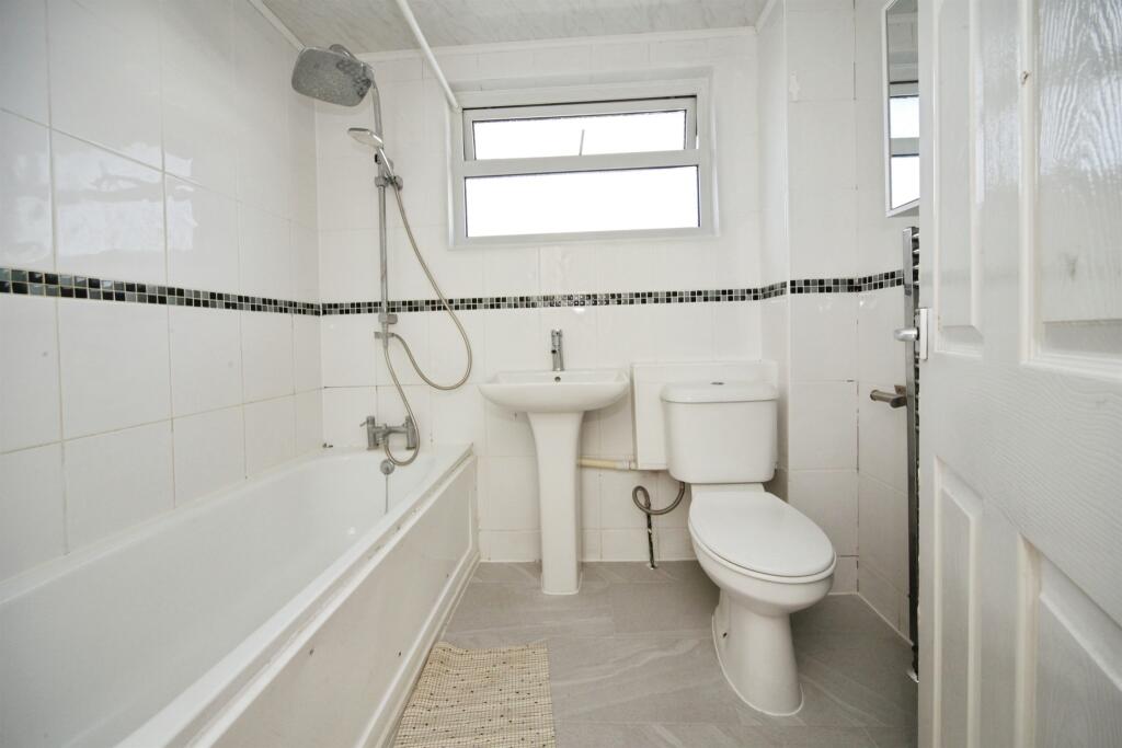 House in Luton - View 3