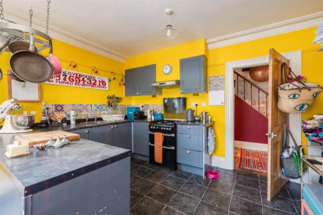 Piercy End 5 Kitchen-2.jpg