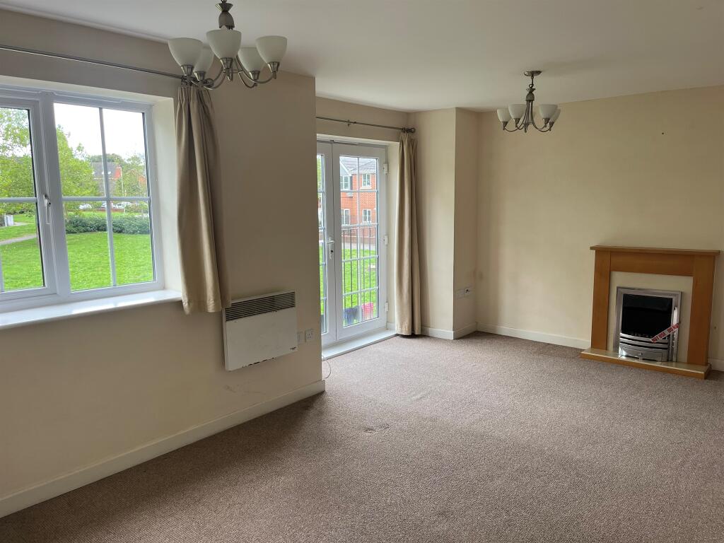 Apartment in Wolverhampton, Low Hill - View 4
