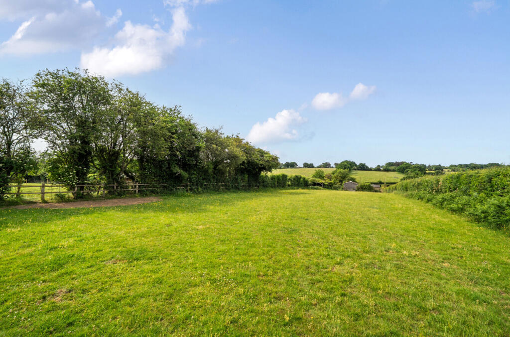 Hawthorn Road, Four Marks, Alton, Hampshire, GU34 - View 2