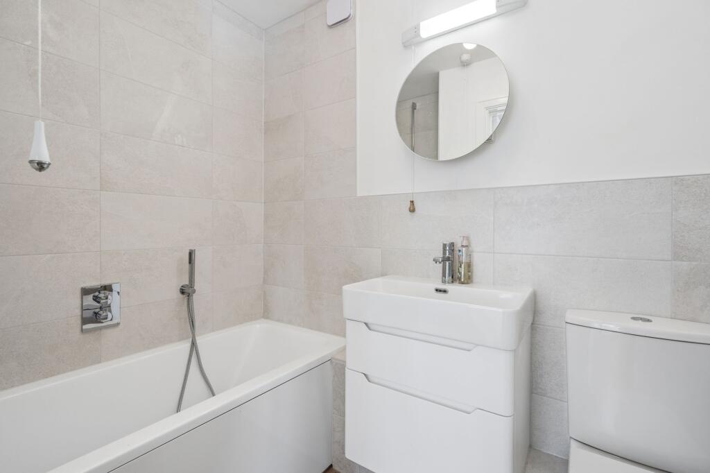 Apartment in Hemel Hempstead - View 4