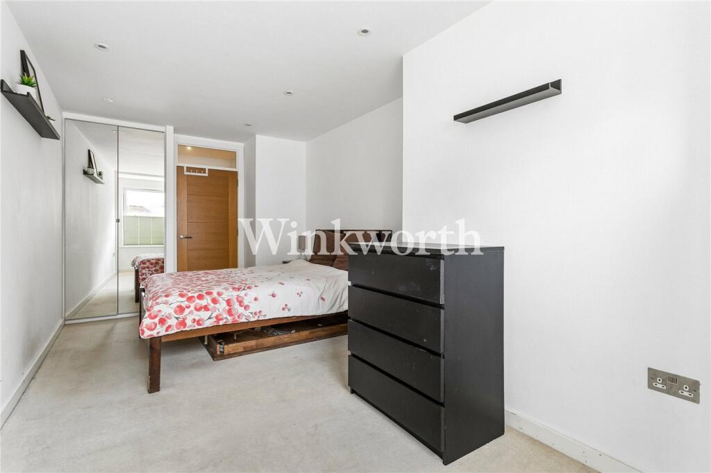 Apartment in London - More