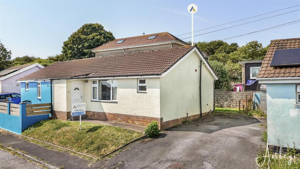 2-bed house on Sealands Drive, Mumbles, SA3, £145,000