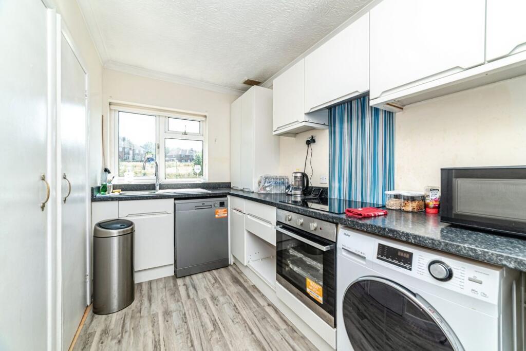 Links Drive, Tilehurst, Reading, RG30 - View 6