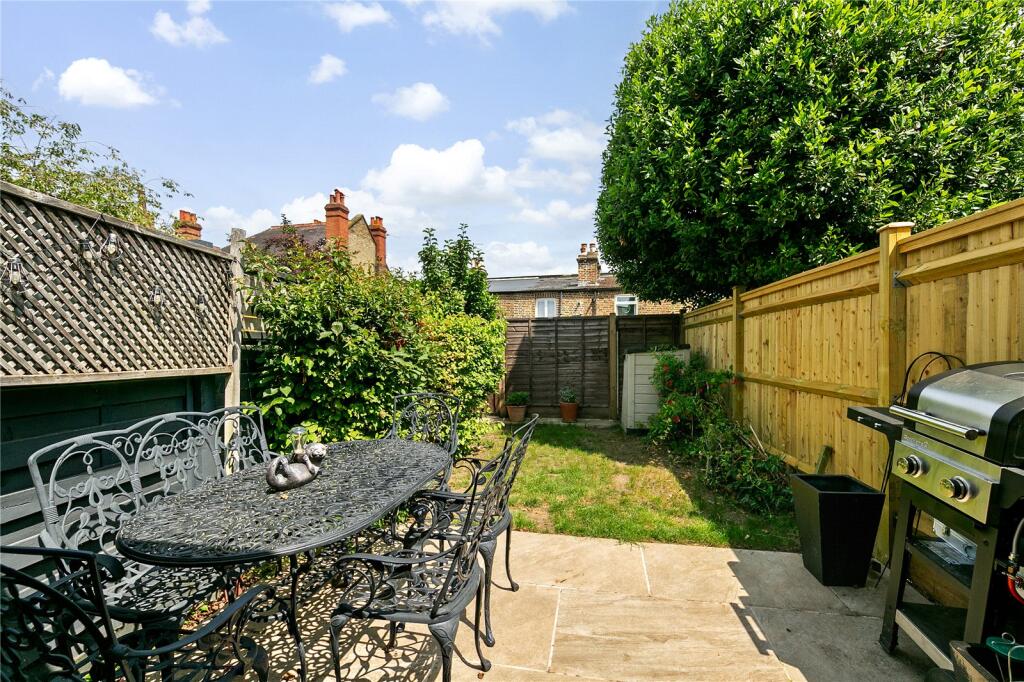 Blackmores Grove, Teddington photo 2