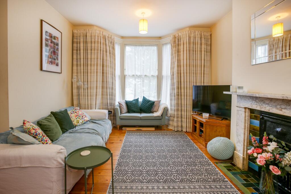Apartment in London, Hammersmith - View 3