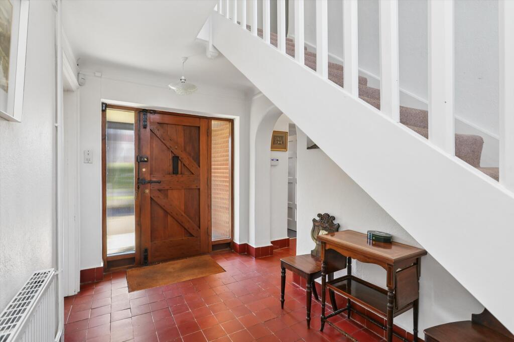 House in Esher - View 4