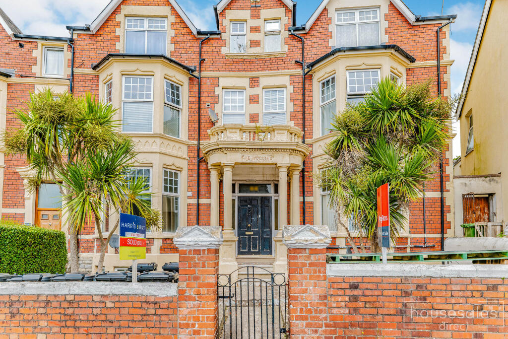 Main image of property: 86 Kingsland Crescent, Barry, CF63