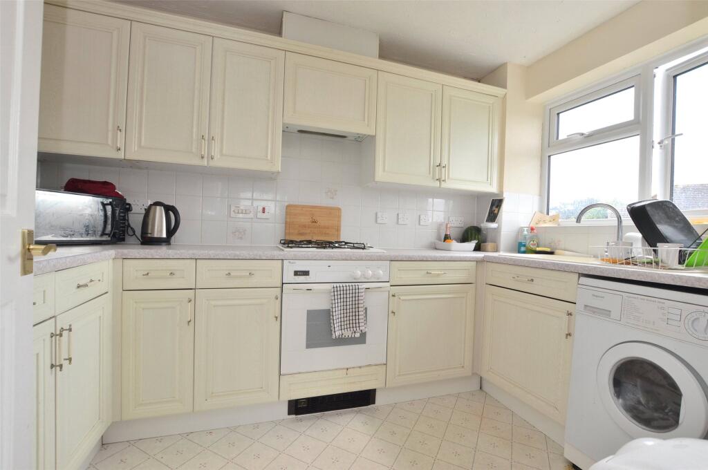 Apartment in Reigate and Banstead, Surrey - View 2