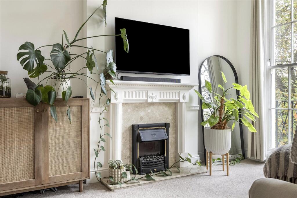 London Road, Cheltenham, Gloucestershire, GL52 photo 3