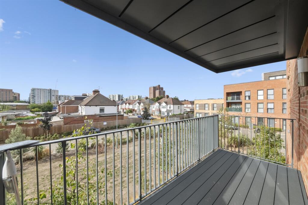 Apartment in London - View 5