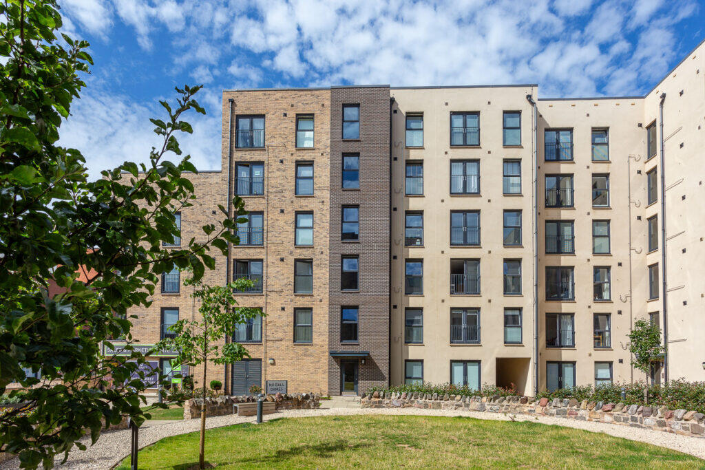 1-bed flat on 22/2 Margaret Thomson Crescent, Edinburgh, EH6 7FE, £220,000