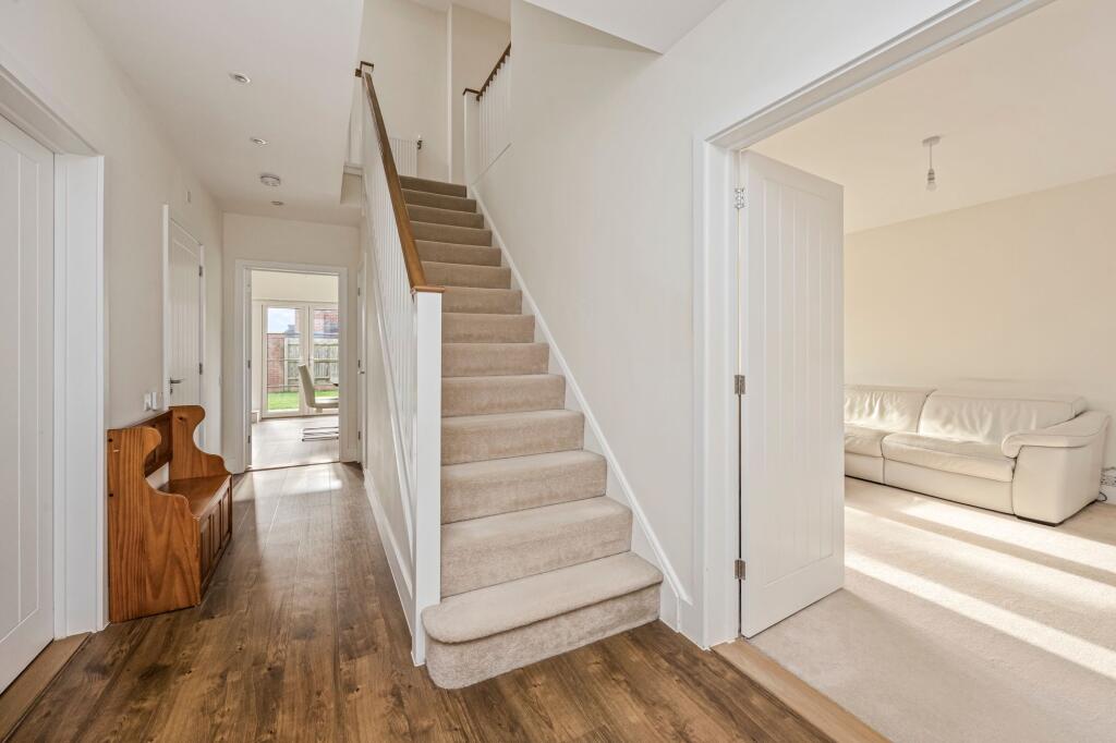 House in Horsham, Broadbridge Heath - View 5