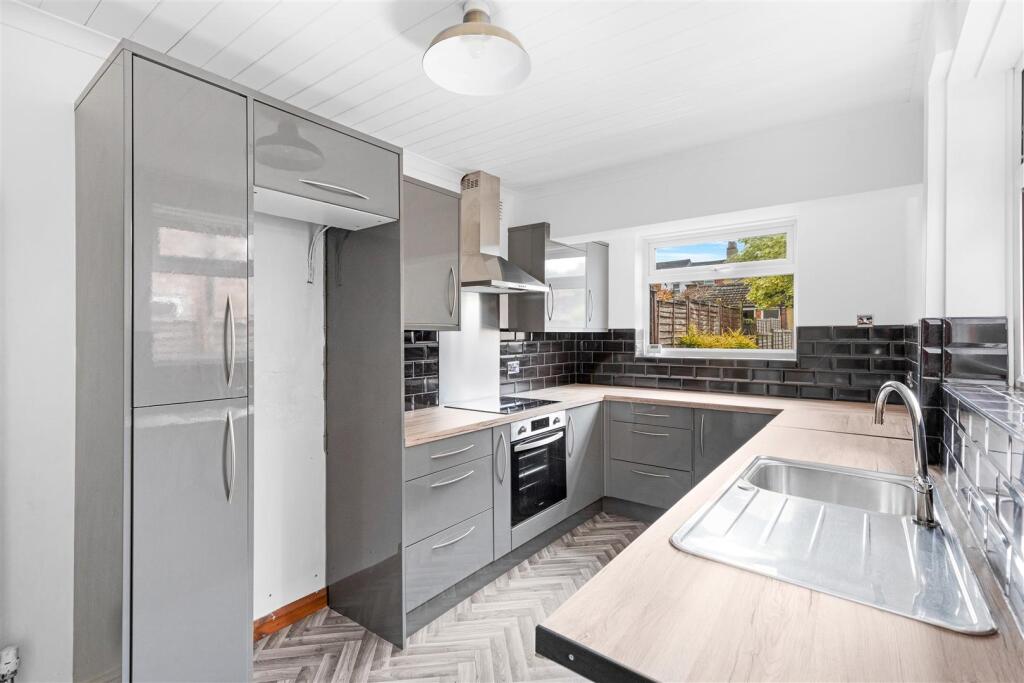 House in Kettering, Brambleside - View 2