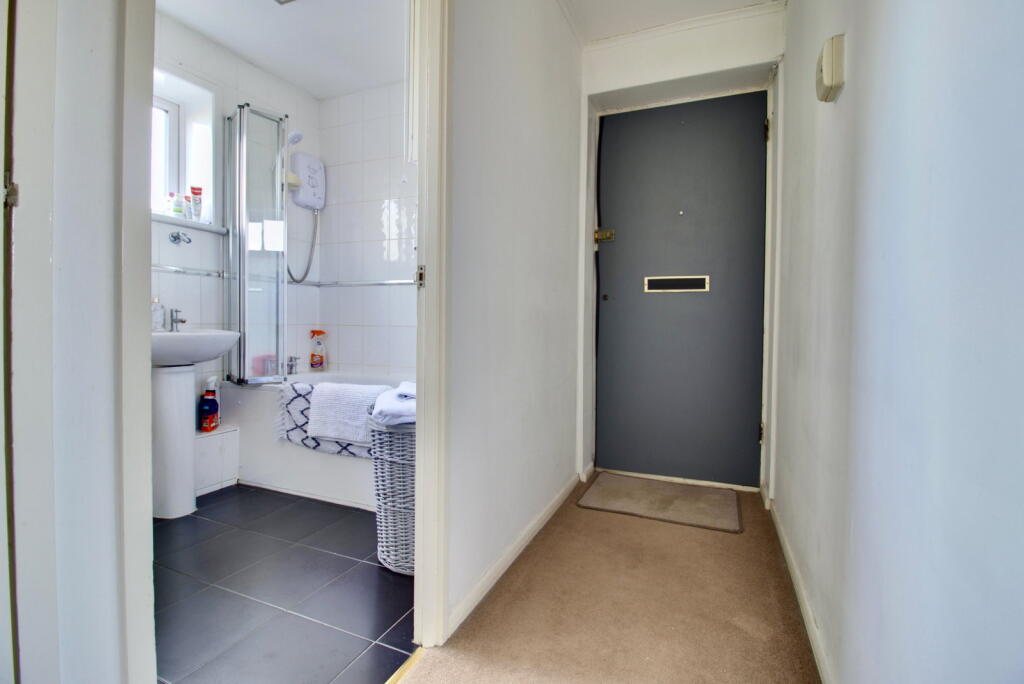 Holdbrook Way, Harold Wood, RM3 0JD photo 4