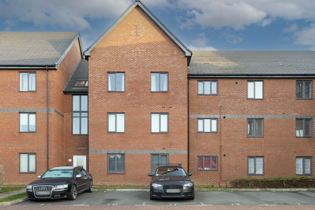 2-bed apartment on Kirkistown Close, Rugby, Warwickshire, CV21, £130,000