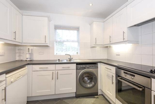 Apartment in Spelthorne, Charlton - View 4