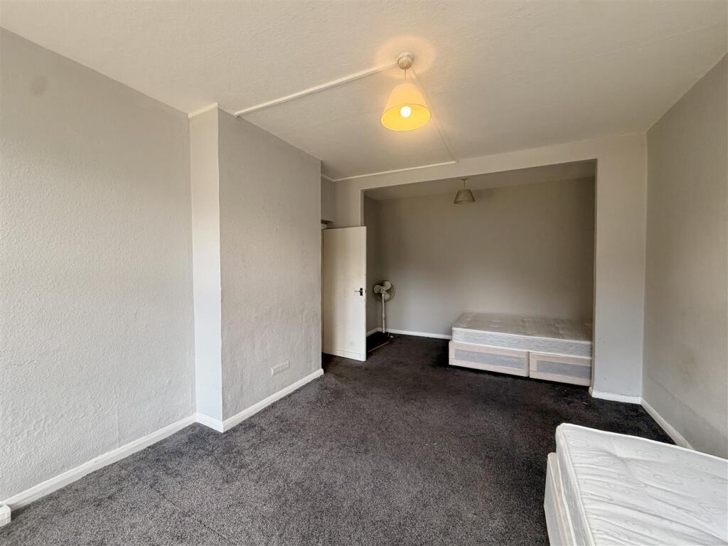 Apartment in Croydon - View 4