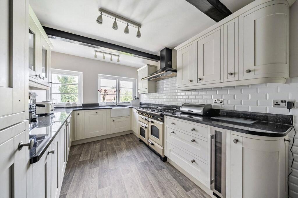 House in Sevenoaks, West Heath - More