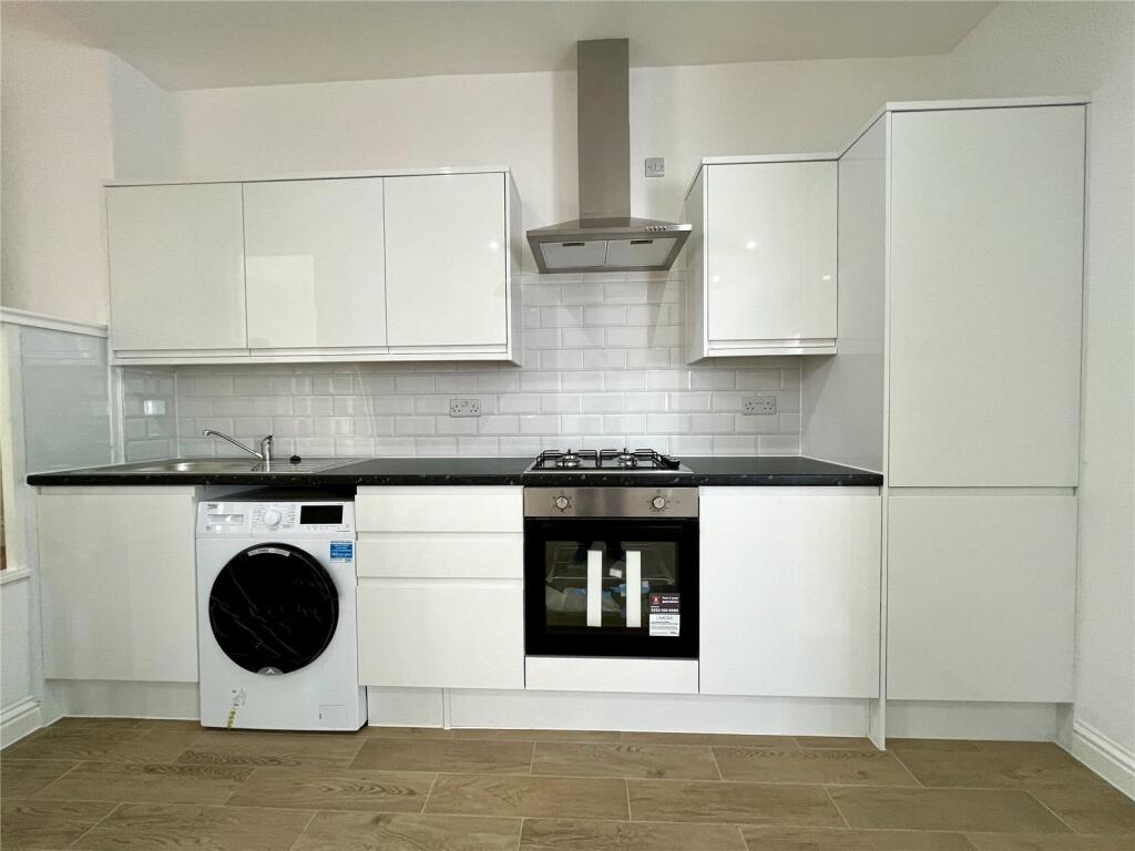 Apartment in Guildford, Surrey - View 2