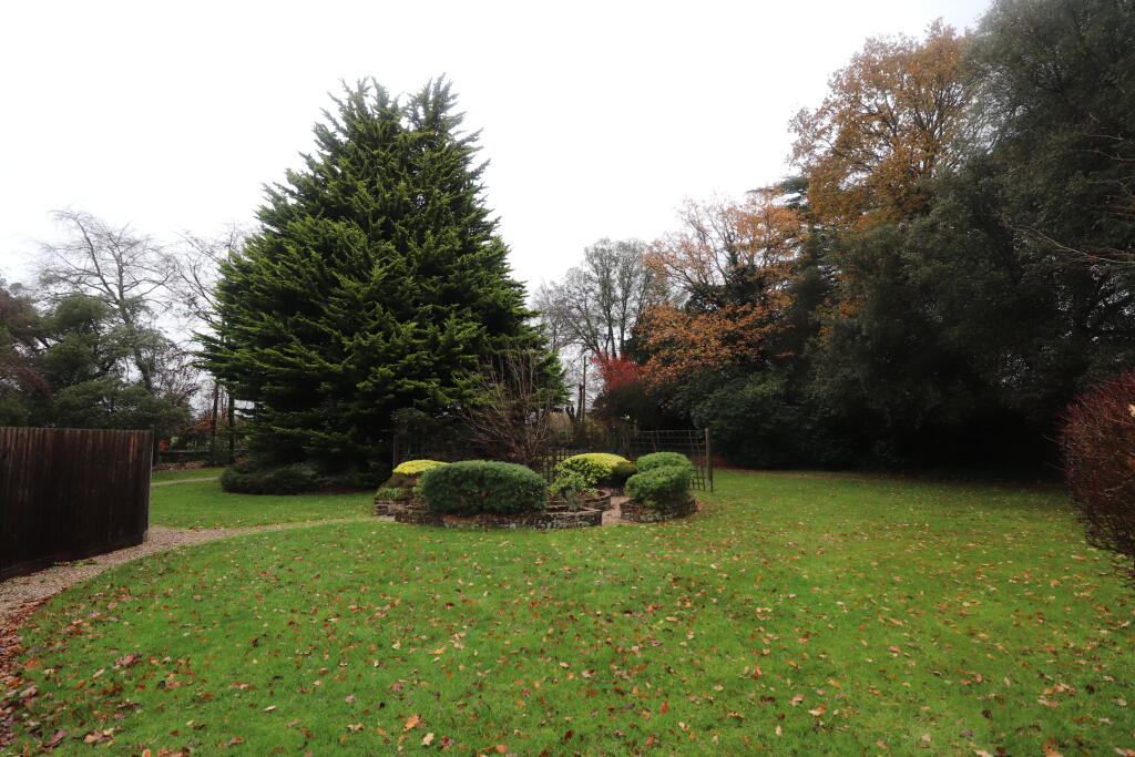 Apartment in Brentwood, Essex - More