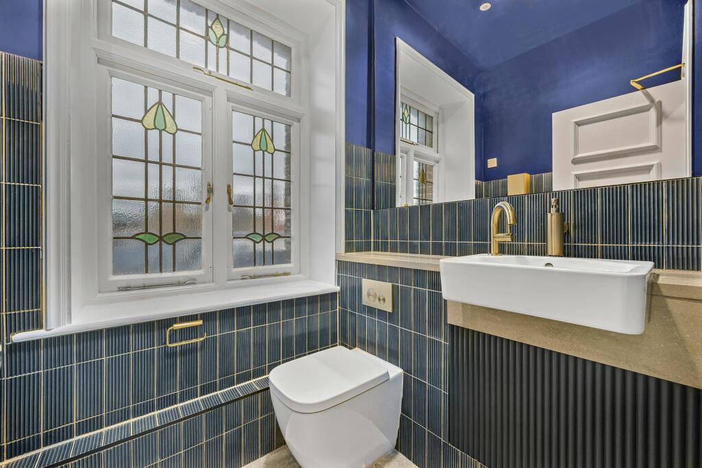 TOILET4.jpg