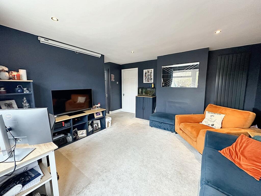 Great Close, South Witham, NG33 photo 3