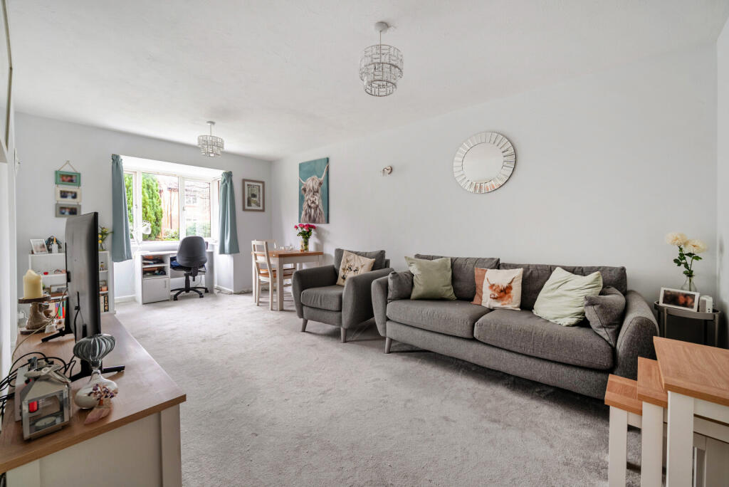 Main image of property: Shepperton Court Drive, Shepperton, TW17